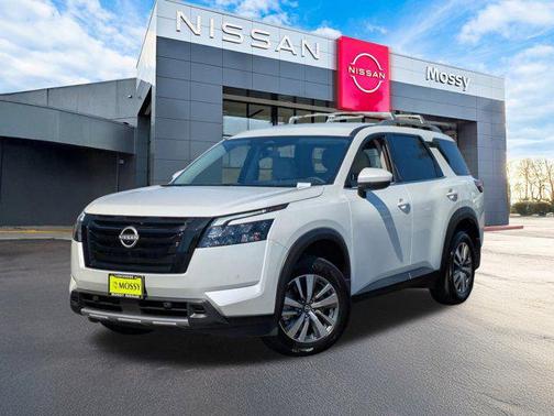 2025 Nissan Pathfinder SL FWD