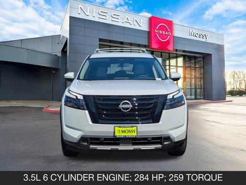 2025 Nissan Pathfinder SL FWD