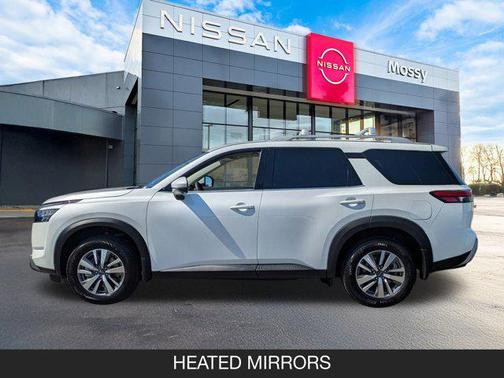 2025 Nissan Pathfinder SL FWD