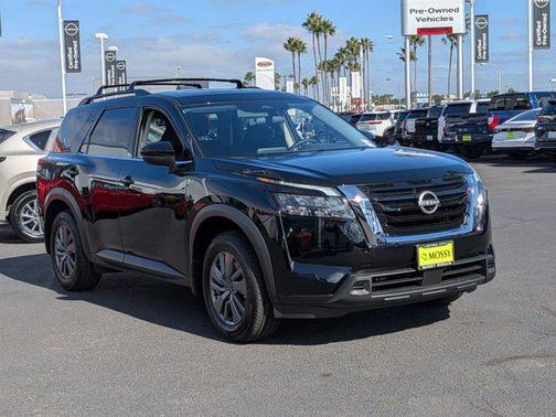 2025 Nissan Pathfinder SV FWD