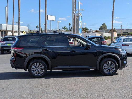 2025 Nissan Pathfinder SV FWD
