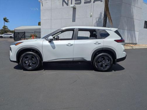 Everest White Pearl Tricoat 2026 Nissan Rogue SV