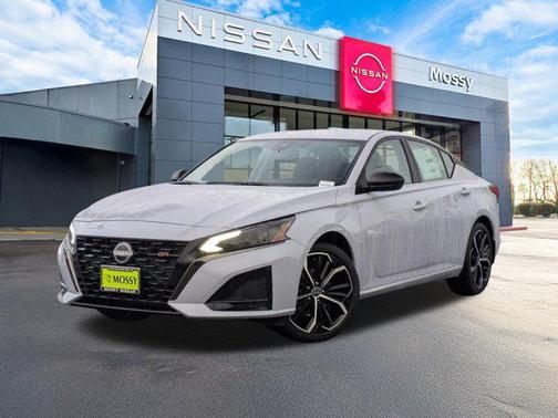 2025 Nissan Altima SR FWD