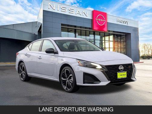 2025 Nissan Altima SR FWD