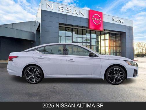 2025 Nissan Altima SR FWD