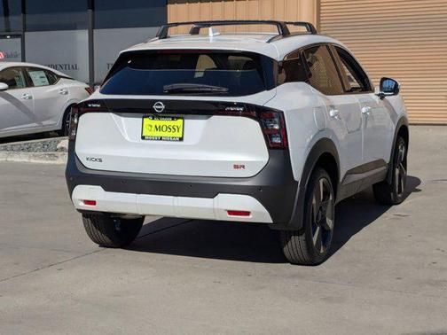 2025 Nissan Kicks SR