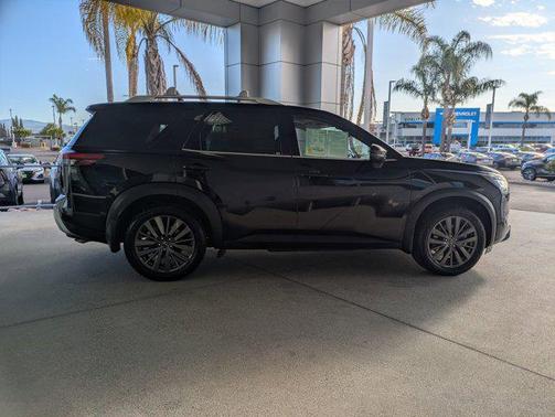 2022 Nissan Pathfinder SL 2WD