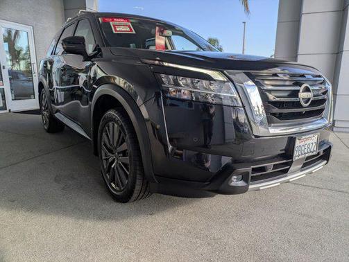 2022 Nissan Pathfinder SL 2WD