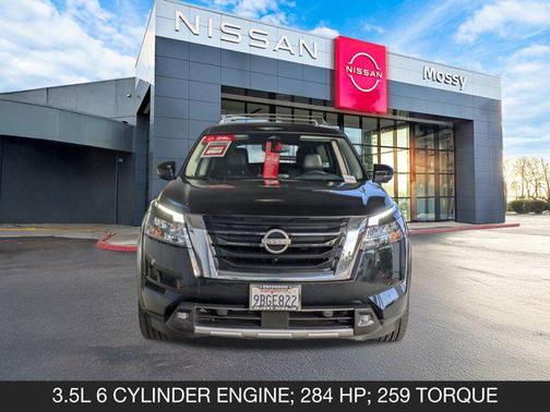 2022 Nissan Pathfinder SL 2WD