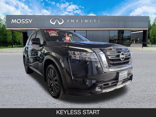 2022 Nissan Pathfinder SL 2WD