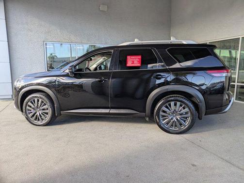 2022 Nissan Pathfinder SL 2WD