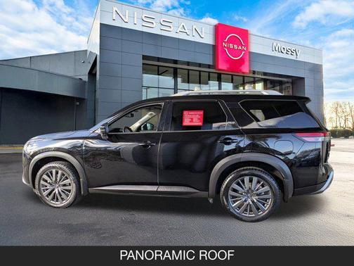 2022 Nissan Pathfinder SL 2WD