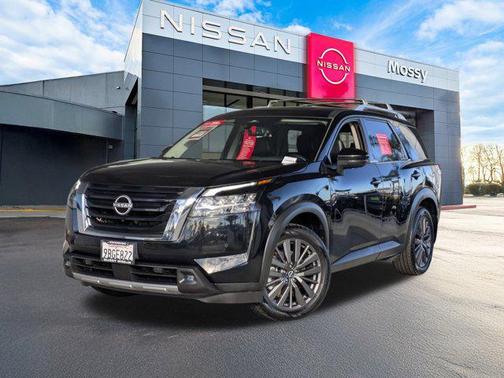 2022 Nissan Pathfinder SL 2WD