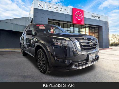 2022 Nissan Pathfinder SL 2WD