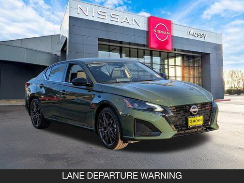 2025 Nissan Altima SR FWD