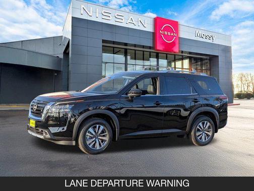 2025 Nissan Pathfinder SL FWD