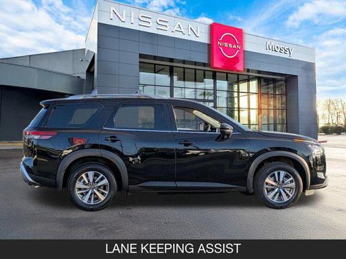 2025 Nissan Pathfinder SL FWD