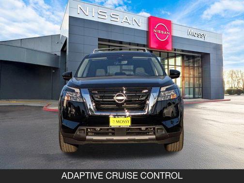 2025 Nissan Pathfinder SL FWD