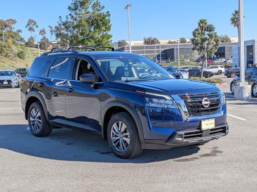 2025 Nissan Pathfinder SV FWD