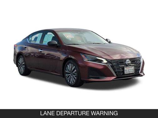 2025 Nissan Altima SV FWD