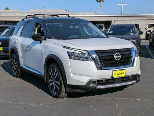 2025 Nissan Pathfinder Platinum FWD