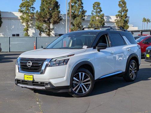 2025 Nissan Pathfinder Platinum FWD