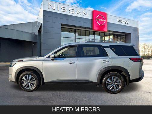 2025 Nissan Pathfinder SL FWD