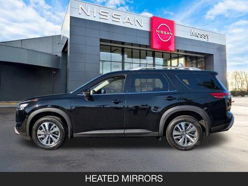 2025 Nissan Pathfinder SL FWD