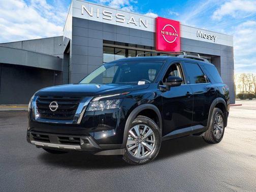 2025 Nissan Pathfinder SL FWD