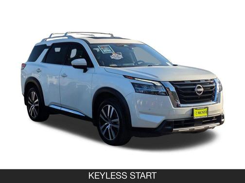 Pearl White Tricoat 2023 Nissan Pathfinder Platinum 4WD