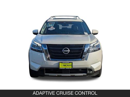 Pearl White Tricoat 2023 Nissan Pathfinder Platinum 4WD