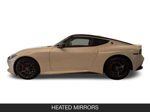 Pearl White Tricoat/Super Black 2026 Nissan Z Performance