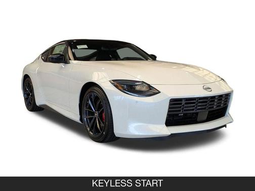 Pearl White Tricoat/Super Black 2026 Nissan Z Performance