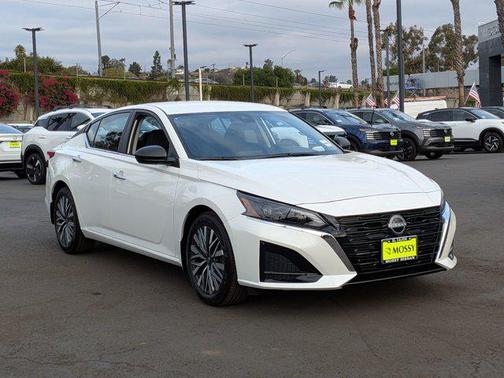 2025 Nissan Altima SV FWD