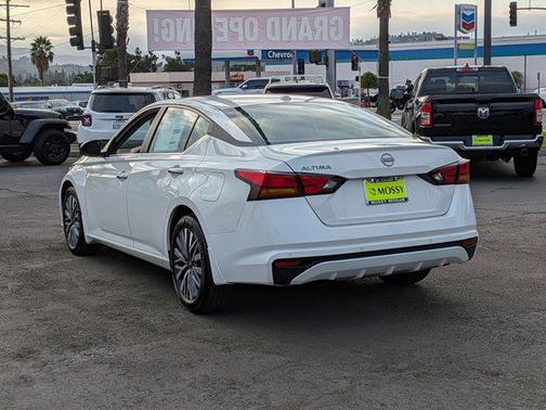 2025 Nissan Altima SV FWD