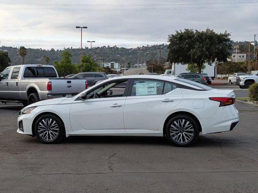 2025 Nissan Altima SV FWD