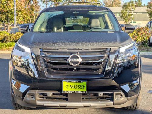 2025 Nissan Pathfinder Platinum 4WD