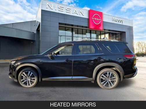 2025 Nissan Pathfinder Platinum 4WD