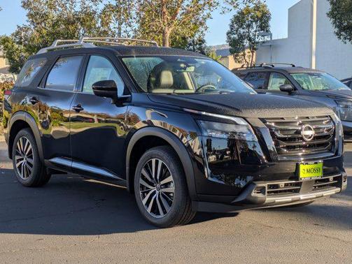 2025 Nissan Pathfinder Platinum 4WD