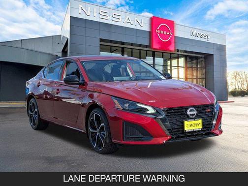 2025 Nissan Altima SR FWD