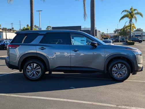 2025 Nissan Pathfinder S FWD