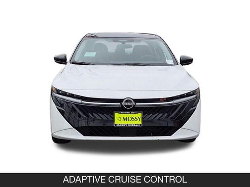 Aspen White Tricoat/Super Black 2026 Nissan Sentra SR