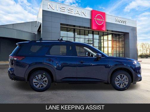 2025 Nissan Pathfinder SV FWD