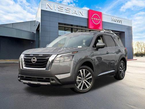 2025 Nissan Pathfinder Platinum FWD