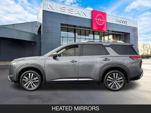 2025 Nissan Pathfinder Platinum FWD