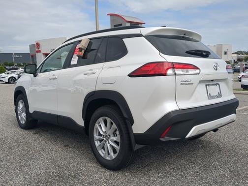2025 Toyota Corolla Cross LE