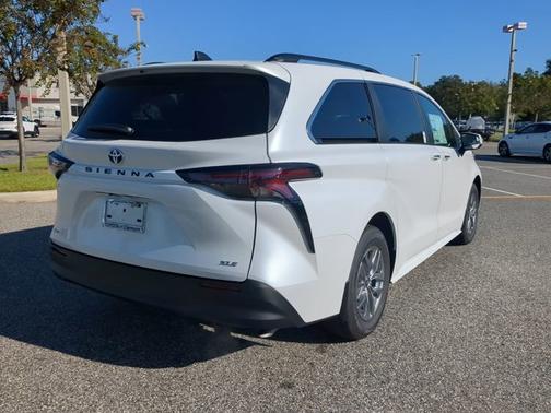 2025 Toyota Sienna XLE
