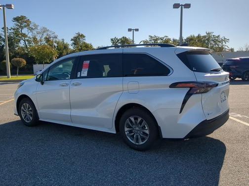 2025 Toyota Sienna XLE