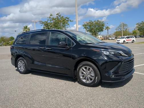 2025 Toyota Sienna XLE