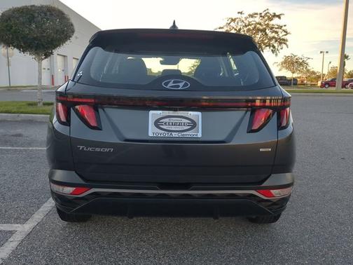 2023 Hyundai TUCSON SE